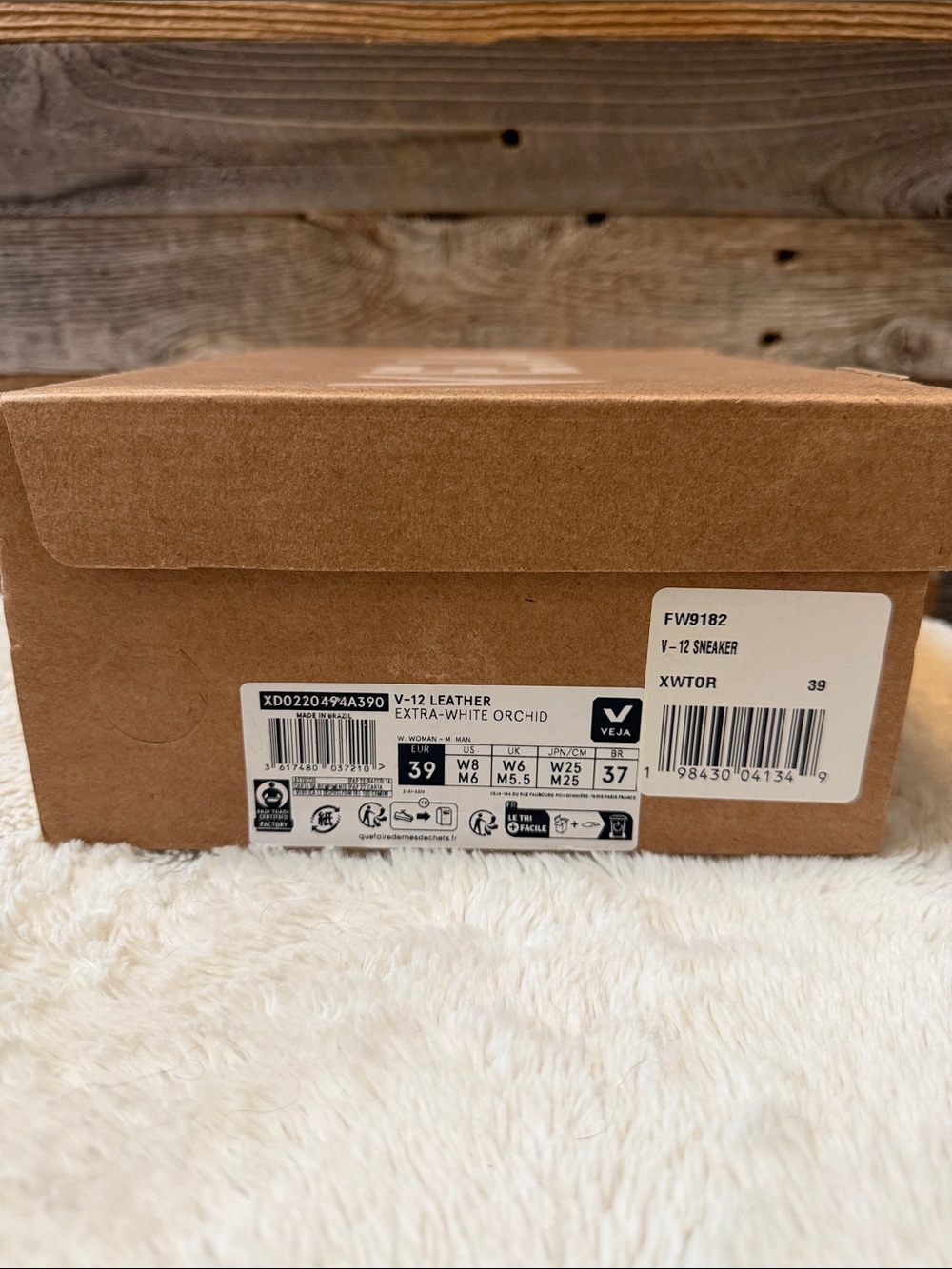 Veja V-12 Leather Sneakers in White Orchard New In Box Size 8 - Picture 3 of 8